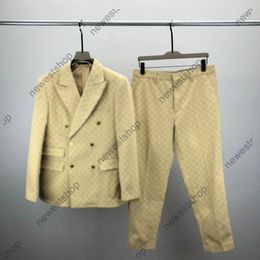 24SS Mens Costumes Blazers Western Vêtements Designer Men Logo Jacquard Blazer Automne Luxury Outwear Coat Slim Fit Letter Patchwork Womens Khaki Robe Suit Pantal