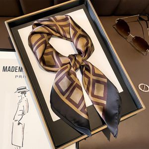 24SS SILK Square Scarf Women Letters Imprimez 70 cm Satin Neckerchief Spring Hair Band Floral Tie Châle Wraps 9 Styles High Quality