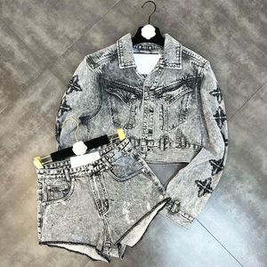 24SS Spring Autumn Nieuwe Dames Denim Clothing Set geborduurde shorts Jean Jacket outfits vrouwenontwerper mode gewassen vintage grijze korte jas suit