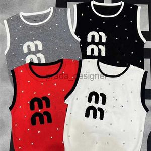 24SS Printemps Nouveau Femmes Designer Tops Knits Tees T-shirt Gilet Pull Crop Top MIUI Academy Wind Nail Diamond Serviette Brodée Lettre Sans Manches Tricoté Réservoir