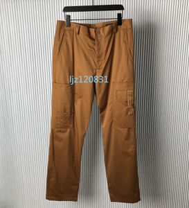 24SS Spring / été Nouveau produit Pantalon à tube droit masculin, pantalon de sport, vêtements de travail, pantalons décontractés, pantalon de poche de poche pour femmes Joggers Men Mens Pantalon 5643 46-52