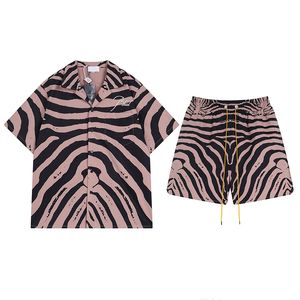 24SSSS USA ALLOVER ZEBRA Striped Print Tee Fashion Beach Shirts décontractés Men Spring Summer Streetwear T-shirt Short Short à manches courtes à manches courtes Shorts Vendu séparément 0328