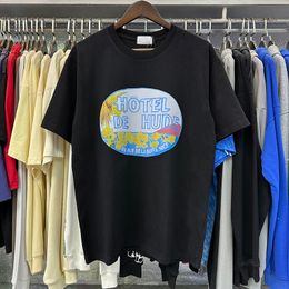 24ss USA Stijl Hotel Print Tee Designer T-shirt Lente Zomer Casual Mode Skateboard Mannen Vrouwen Tshirt 0125