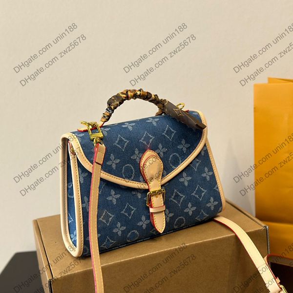 24SS Femmes denim Classic Fleurs Sacs en étapes Diagonales Tapes Crossbody Luxury Designer Handsbag Carte de carte de sac de voyage en plein air Pouche de voyage Pouche Pochette 23cm