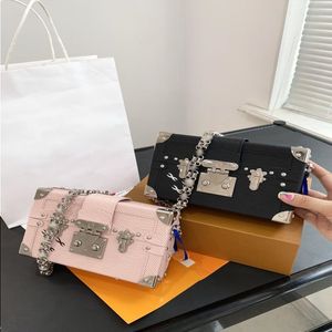 24SSSS's Women's Luxury Designer haut niveau d'apparence verrouillant petit sac à main pour femme sac à main de chaîne pour femmes sac à bandoulière