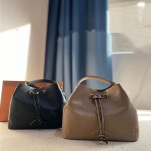 24SS Luxe ontwerper damesontwerpster geklonken bucket Bag dameshandtas schoudertas make -uptas portemonnee 25 cm rhwcr