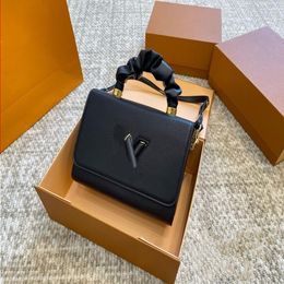24SS Dames Luxe Designer TWIST Rugzak Tote Bag Ingetogen Luxe Dagelijks Woon-werkverkeer 23 cm