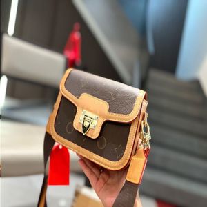 24SS Dames Luxe Designer Vintage Bag Dames Handtas Schoudertas Crossbody Body Bag Messenger Bag kan dagelijkse belon EGFG vasthouden