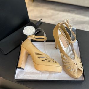 24SS dames dikke hakken 10 cm kledingschoenen Designer Sandalen met strass slides suède slingbacks verstelbare enkelge zoals