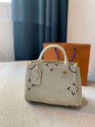 24SS Dames Luxe Designer Business Bag Handtas Speels en schattig kan worden gedragen Arm Pull Pull of Diagonal Back Makeup Purse 29cm
