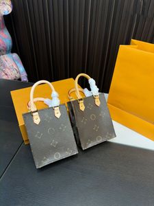 24SSSS WEMPS Luxury Handbag Designer CowHide Leather Mini Sac à provisions Piano Score Crossbody Purse Purse Mobile Phone 18cm