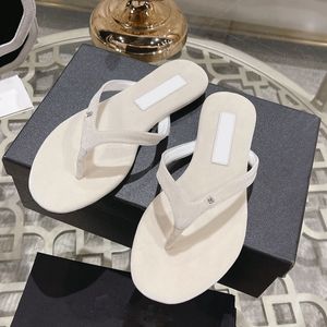 24SS Femmes Tongs Pantoufles Tongs Slanals Designer Slip On Velvet Slides Laies Texture matelassée Chaussure de loisirs en plein air avec sacs à poussière Rétro Noir Chaussures de plage Mules