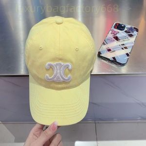 24SS Toile jaune Casquette de baseball Casquette de luxe Hommes Femmes Broderie Ball Cap Femelle Été Casual Prendre Sun Caps Mode Rétro Classique Fête Sport Plage Chapeaux de canard