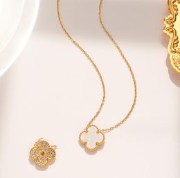 24style 18K Collares chapados en oro Collar de diseñador de lujo Flores Trébol de cuatro hojas Cleef Fashional Collar colgante Joyería del banquete de boda 377