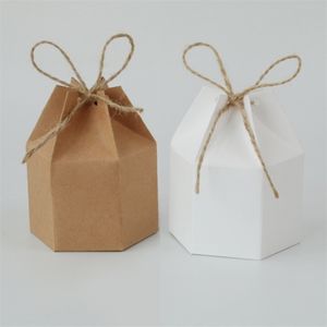 25/50 stks Kraftpapier Pakket Kartonnen Doos Lantaarn Hexagon Candy Box Gunst en Gift Bruiloft Kerst Valentijnsdag Feestartikelen 210724