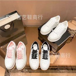 25% de réduction Chaussures de sport 2024 Xiaoxiang Famille Loisirs Petit Blanc Femmes Printemps et Automne Nouveau panneau en cuir à lacets bout rond semelle épaisse Matsuke Cookie chaussures