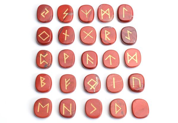 25 pièces naturelles rouges jasper sculptés en cristal reiki guérison des palmiers de palmier gravés lettrage païen Wiccan Rune Stones avec un 2478897