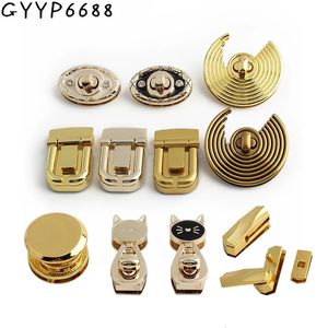 2520Sets MoonCat Shape Metal Press Lock Turn Locks voor bagagetassen Handtas Portemonnee Sluiting Clre Custom Twist Accessoires 240202