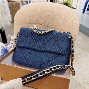 25 cm Classic Hardware Designer Blue Diamond Metal Metal Femmes Denim Cowboy Sacs Jumbo Silver Blue Handle Chain multicolore Tote Deep Quilt Koim