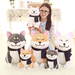 25cm lindo desgaste bufanda Shiba Inu perro de peluche de juguete suave Animal de peluche sonrisa Akita perros muñeca para amantes niños regalos de cumpleaños LA035