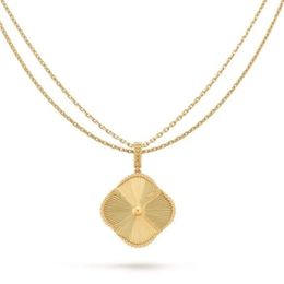 Colliers de trèfle de 25 mm Diffères pour femmes Collier de fleurs à quatre feuilles titane en acier d'or plaquette chaîne de mode Fashion Bijoux Femme Femme Cadeau de Noël