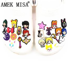 25 pièces un Lot de breloques de chaussures en PVC Anime japonais mélange accessoires de lune de marin décorations pour jibz enfants fête X mas cadeau 2207205052014