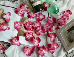 25 piezas Orquídeas de mariposa de seda flores artificiales Flores Arreglos de orquídeas de la cabeza para la decoración del automóvil Marriage Flores al por mayor