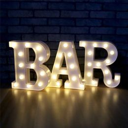 26 Alfabet LED-letterverlichting Woondecoratie Warm witte lampen Marquee Letters Teken voor bruiloft Verjaardagsfeestje Batterij aangedreven 240124