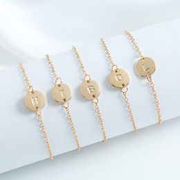 Bracelets avec 26 lettres initiales pour femmes, breloque ronde de l'alphabet en or et argent, chaîne réglable pour dames, bijoux à la mode, cadeau