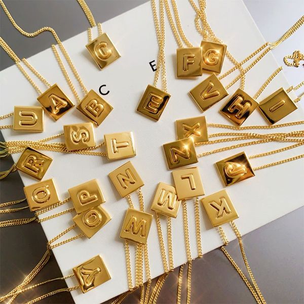 26 letras Alphabet E F G J H Collar en latón y mujeres diseñador