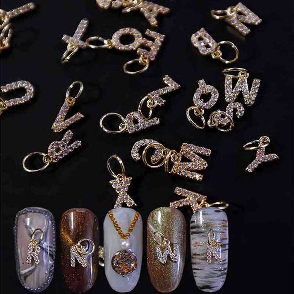 26 lettere / lotto zircone 3D ciondoli per nail art alfabeto trafitto ciondola, 26 gioielli incastonati A-Z alfabeto oro decorazioni per unghie in metallo # 1002 # Y220408