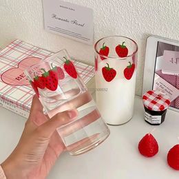 260/360 ml Strawberry mignon Verre Cup Strawberry Free Creative Transparent Water Cup Student Milk Res résistant à la chaleur Verre Nana 231227