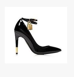 Frete grátis 2019 senhoras de couro de 11 CM de salto alto tom vestido sapatos de metal chave de bloqueio dedo apontado preto tamanho 35-42