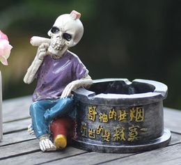 Free shipping wholesalers ----- 2015 new Creative personality ashtray large antique skeleton resin, product size 12 * 10 * 12cm, personalize