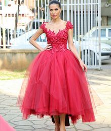 2016 Trend Red Ball Gown Prom Dresses Scoop Tea-Length Lace Flower Tulle Appliques Capped Sleeve Vestido De Formatura Robe De Bal d014