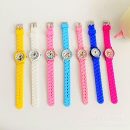 10pcs / lot Anime-Kind-Karikatur-Uhren 6 Modelle Select Minions Prinzessin Elsa Anna Mickey Baymax Armbanduhren Weihnachtsgeschenk für Kinder