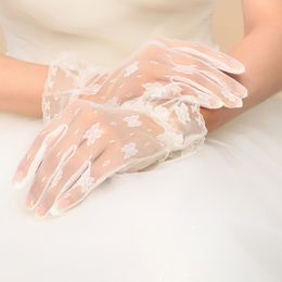 2015 Bridal Gloves Lace Bridals Fingerless Short Wedding Golves Bride Romantic Evening Foraml Party Special Occasion Women Glove Accessory