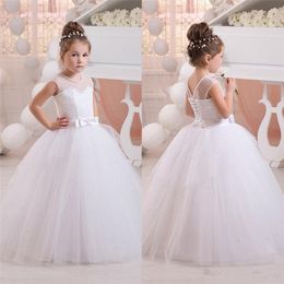 -2020 neue Blumen-Mädchen-Kleider mit V-Ausschnitt Weiß Elfenbein Heilige Erstkommunion Kleid Kleine Mädchen-Kind-Kleid für Hochzeit mit gefrieste