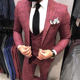 Red Plaid Wedding Tuxedos Peaked Lapel Male Jacket Groom Wear 3 Pieces Pants Suits Slim Fit Designer Jacket Blazer