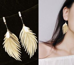new hot Metallic feather ear stud pearl temperament is contracted long paragraph pendant individual character earring vogue is classic and d