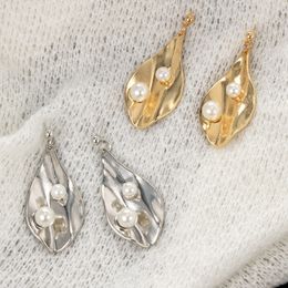 Irregular water droplets petal pearl alloy earrings (2 pearls) ladies wedding bridesmaid fashion simple temperament earrings