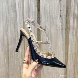 Tasarımcı Ayakkabı Sandalet Sandalet Kadın Ayakkabı Perçin Desen Sandal Deri Yüksek Topuklu Ayakkabı Seksi Parti Plaj Düğün Noktalı Stiletto Slingback Pompalar Topuklu Büyük Boyut 35-42