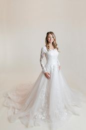 High Quality Lace Tulle Modest Wedding Dresses With Long Sleeves Sweetheart Neckline Buttons Back Country Western Bridal Gowns Mod263W