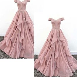 2024 Dusty Pink Prom Dresses Elegant Off The Shoulder Short Sleeves Lace Applique Ruffles Tiered Skirt Formal Evening Party Gowns 403 403