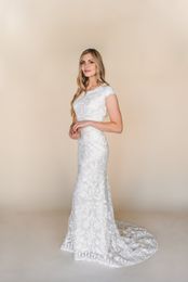 2020 New Vintage Lace Sheath Modest Wedding Dresses With Cap Sleeves Jewel Round Neck Short Sleeves LDS Temple Modest Bridal Gowns