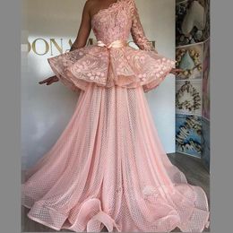 Blush Pink One Shoulder Prom Dresses with Long Sleeve Lace Appliques Peplum Lace Celebrity Evening Gowns Ruffles Ribbon 2K19 Party Dress