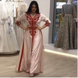 2020 3/4 Sleeves Light Pink V Neck Moroccan Kaftan Evening Dresses for Women Muslim red Lace Prom Gown Special Occasion Formal Party