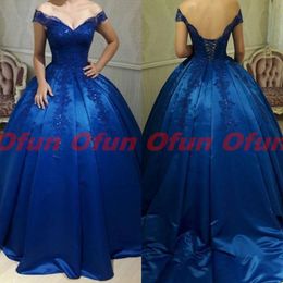 -Königsblau von der Schulter Satin Satin Quinceanera Kleider Schnürung Appliques Sweep Zug Prom Ball Kleid mit Spitzenperlen