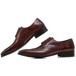 Fashion Brown Tan / Black Pointed Toe Oxfords Mens Business Dress Shoes Genuine Leather Social Shoes Male Wedding Shoes
