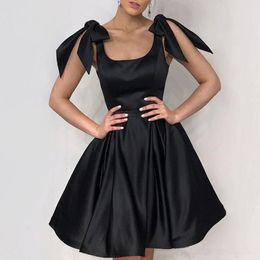 Setwell U Neck A-line Cocktail Dresses Sleeveless Pleated Knee Length Simple Satin Black Prom Gowns With Belt